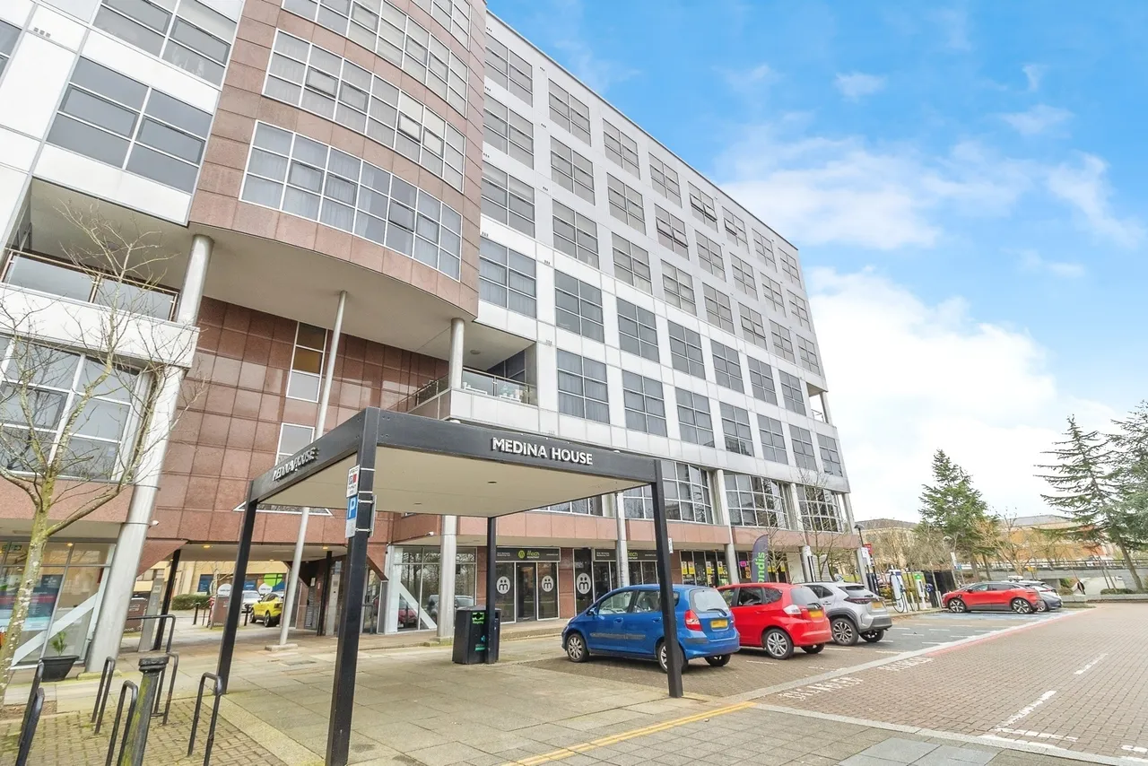 2 bed flat for sale — Silbury Boulevard, Milton Keynes, Buckinghamshire, MK9