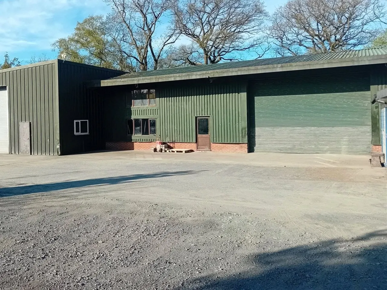 commercial to rent, Tregynon, Newtown