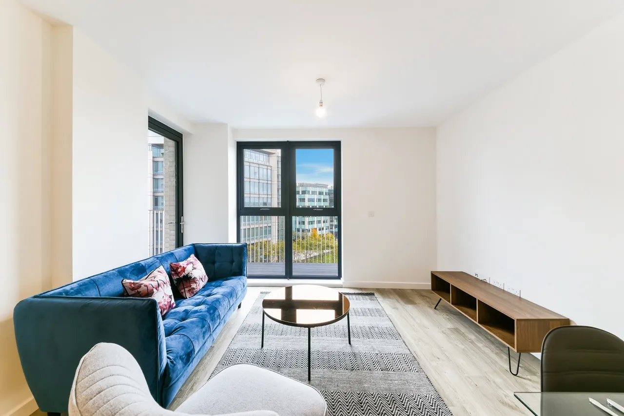 Lakeside Drive, London, NW10, photo 2