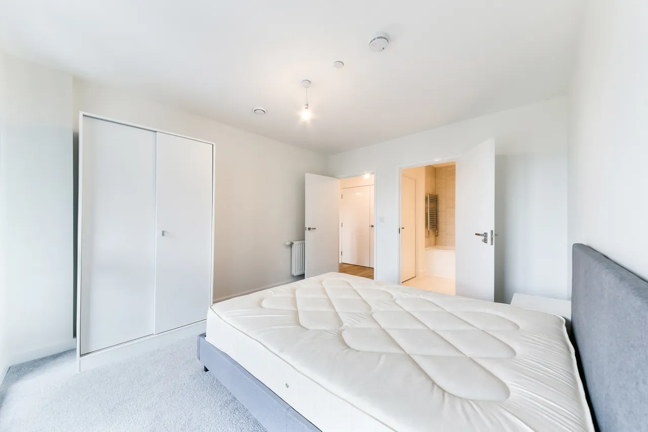 Lakeside Drive, London, NW10, photo 6