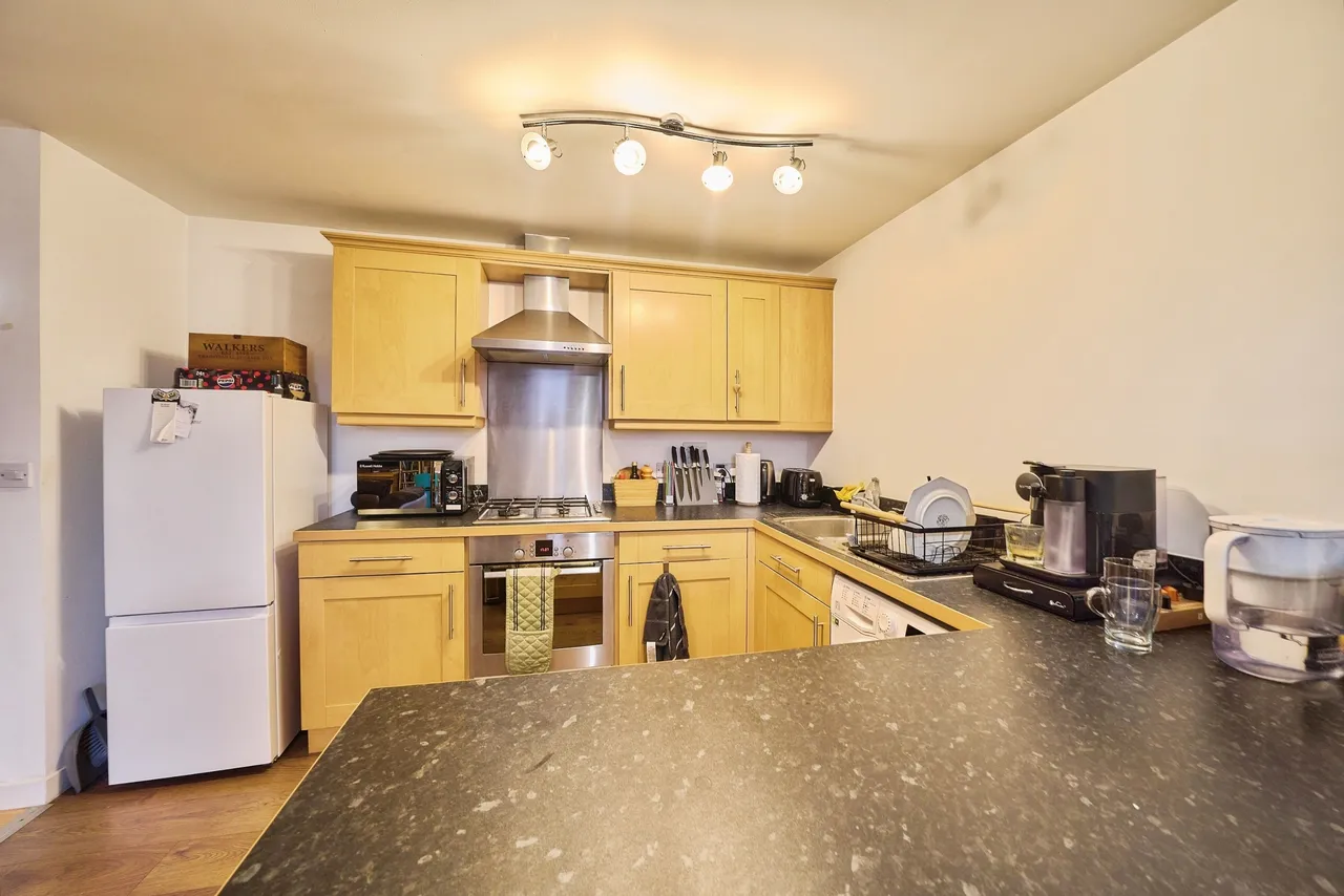 Chertsey Road, Feltham, TW13, photo 7