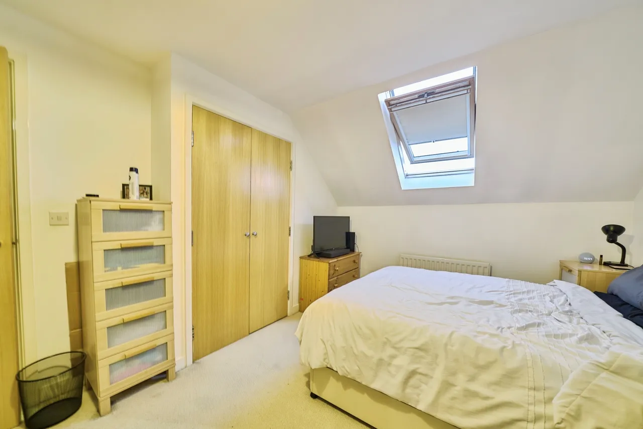 Chertsey Road, Feltham, TW13, photo 11