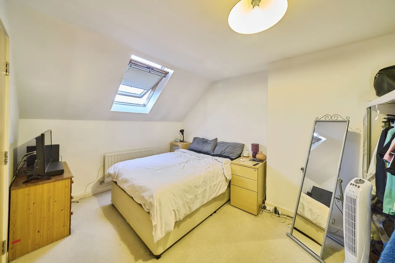 Chertsey Road, Feltham, TW13, photo 10