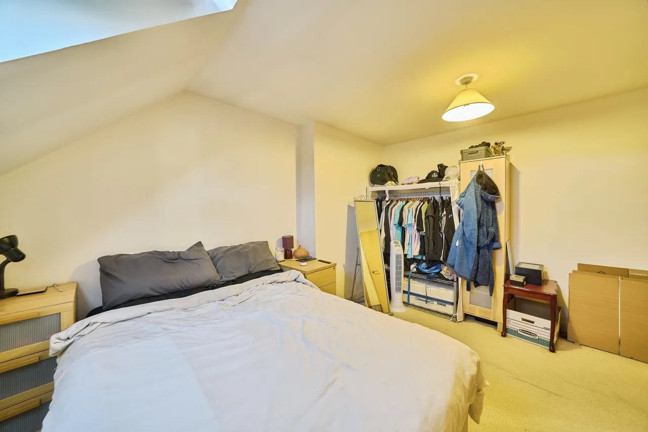 Chertsey Road, Feltham, TW13, photo 12