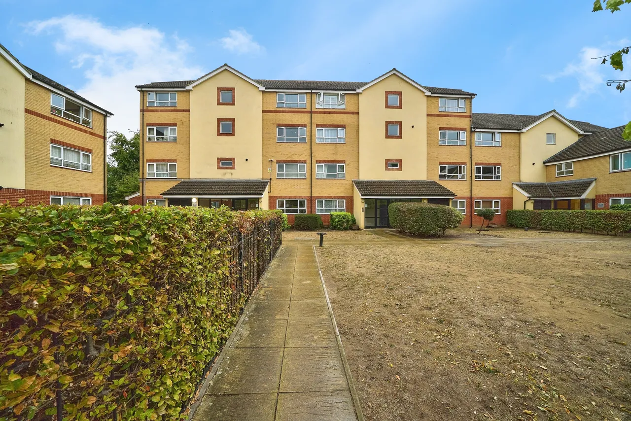 Chertsey Road, Feltham, TW13, photo 14
