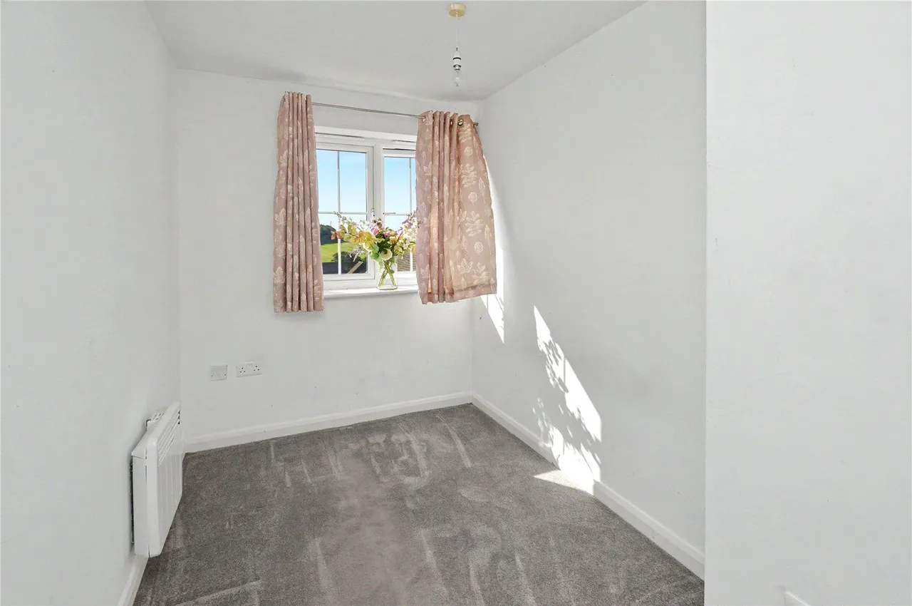 Fenton Place, Middleton, LS10, photo 9