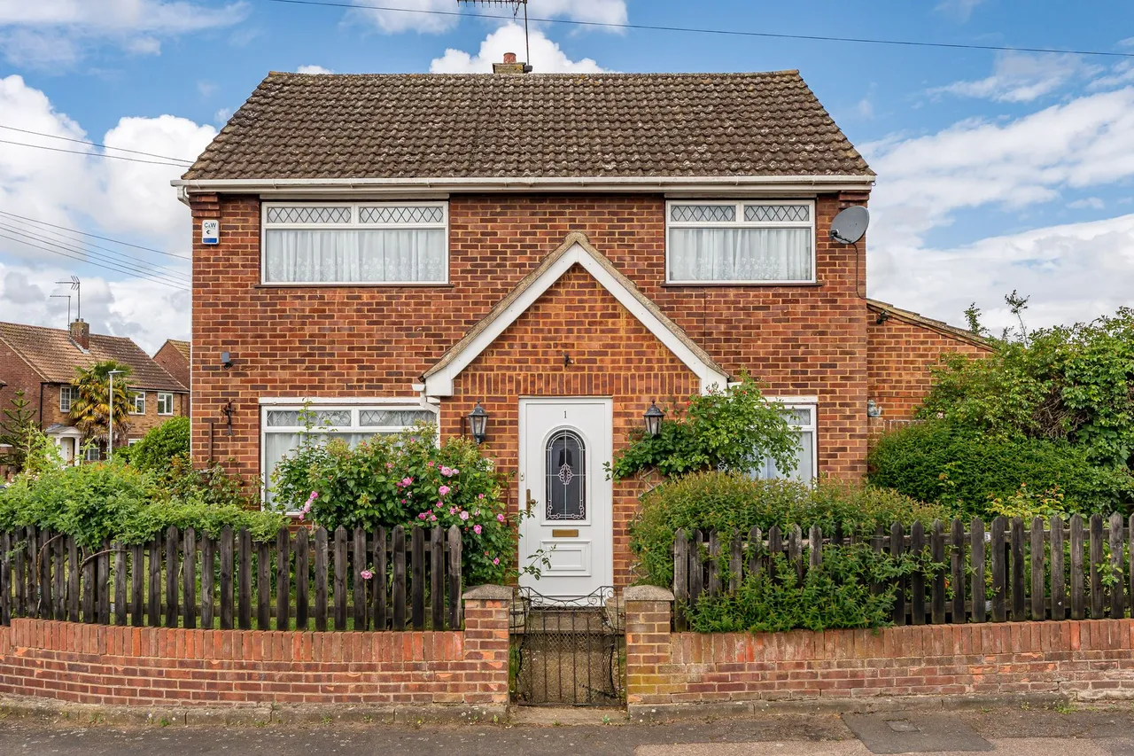 3 bed house for sale — Sells Road, Ware, SG12 7LQ