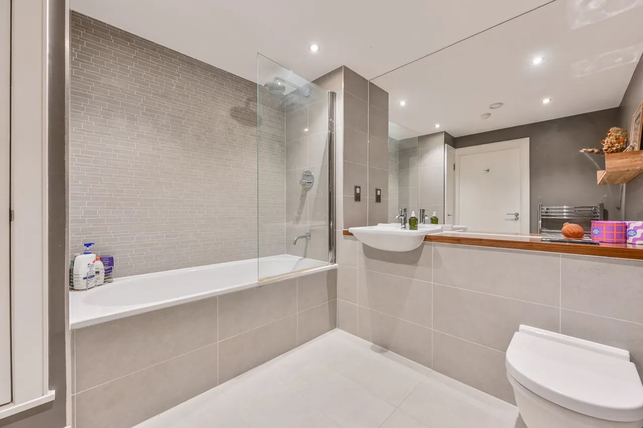 Flat 2, 8 Henry Road, London, photo 6