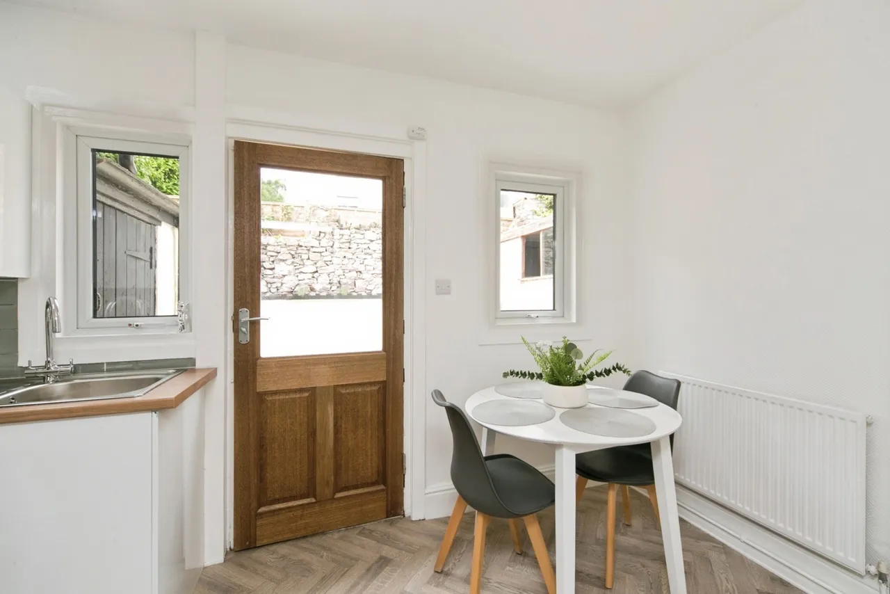 Llewelyn Road, Colwyn Bay, LL29, photo 4