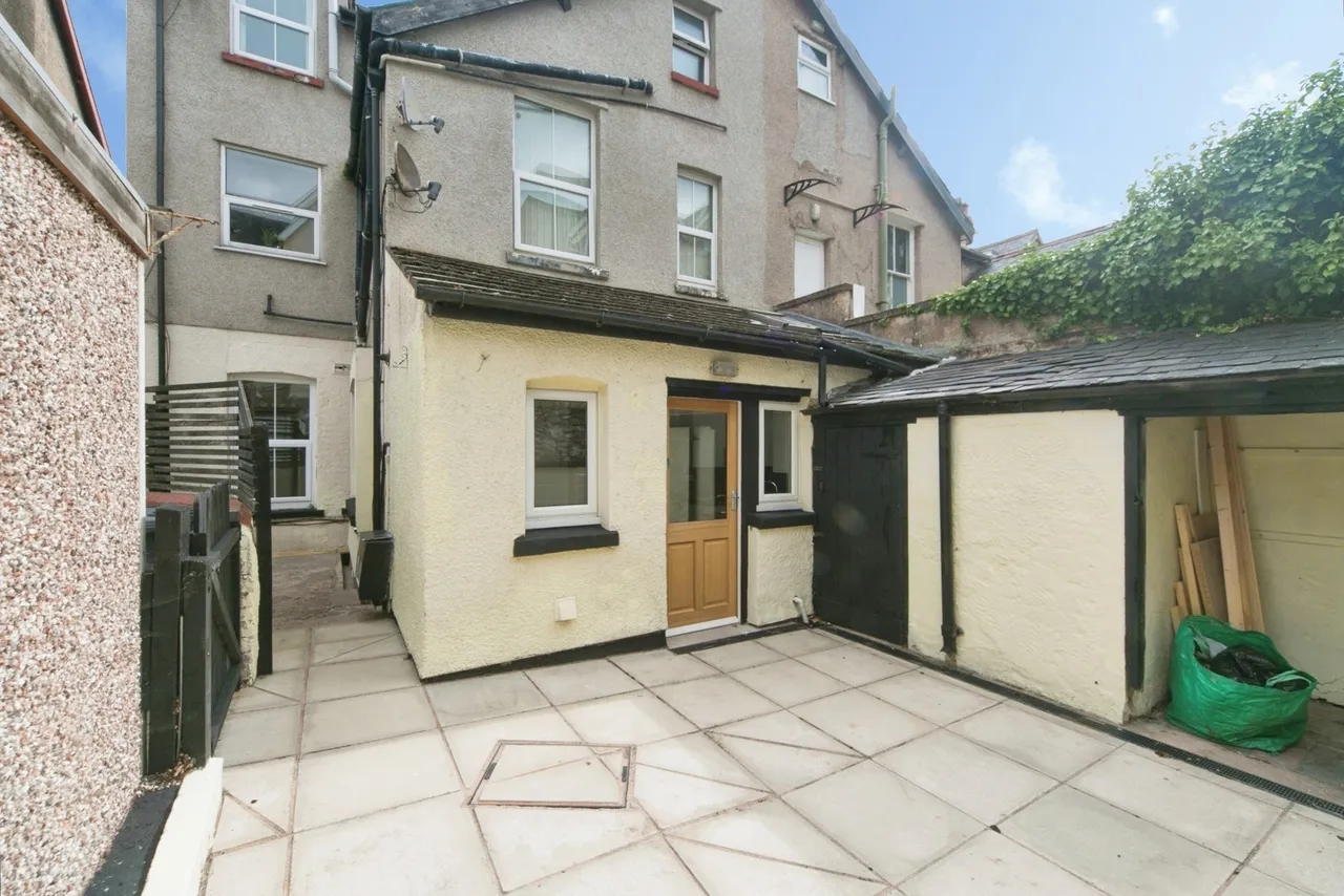 Llewelyn Road, Colwyn Bay, LL29, photo 7
