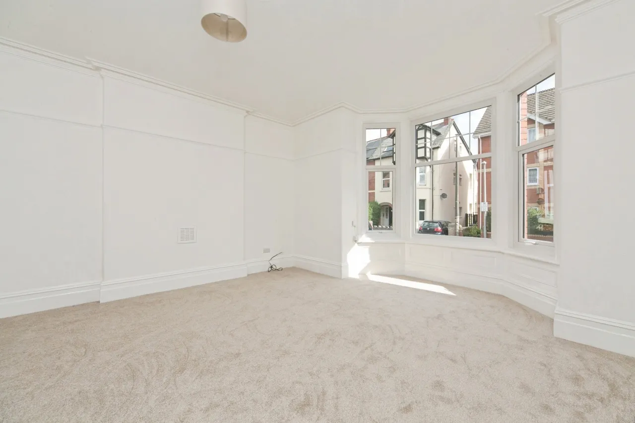 Llewelyn Road, Colwyn Bay, LL29, photo 10