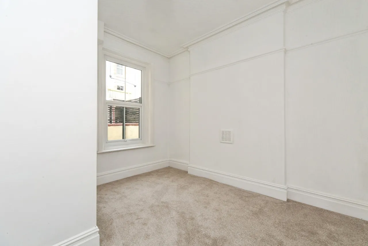 Llewelyn Road, Colwyn Bay, LL29, photo 13