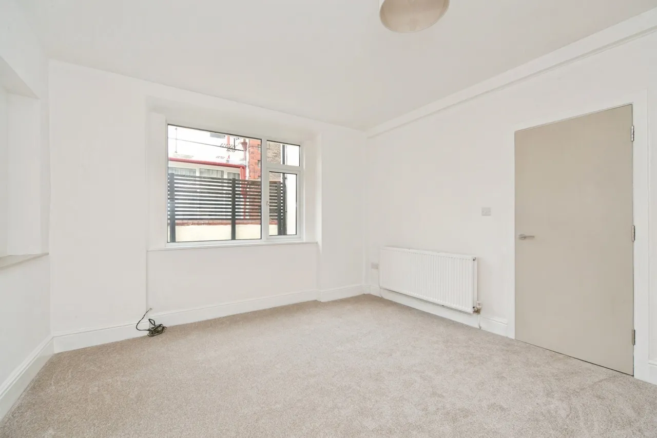 Llewelyn Road, Colwyn Bay, LL29, photo 5