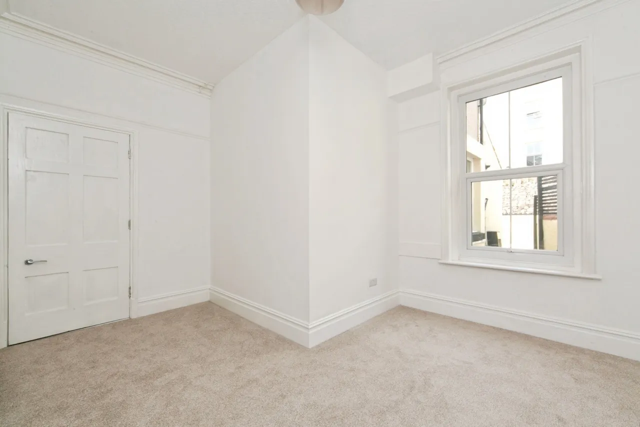 Llewelyn Road, Colwyn Bay, LL29, photo 14