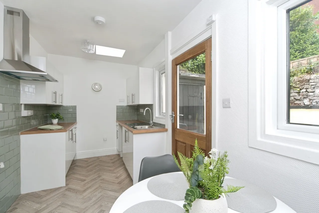 Llewelyn Road, Colwyn Bay, LL29, photo 8