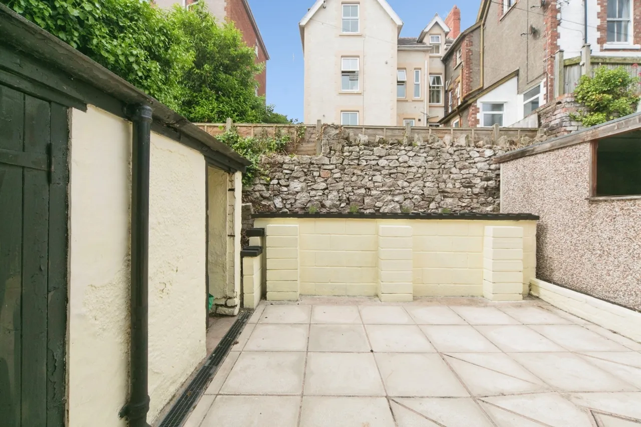 Llewelyn Road, Colwyn Bay, LL29, photo 6