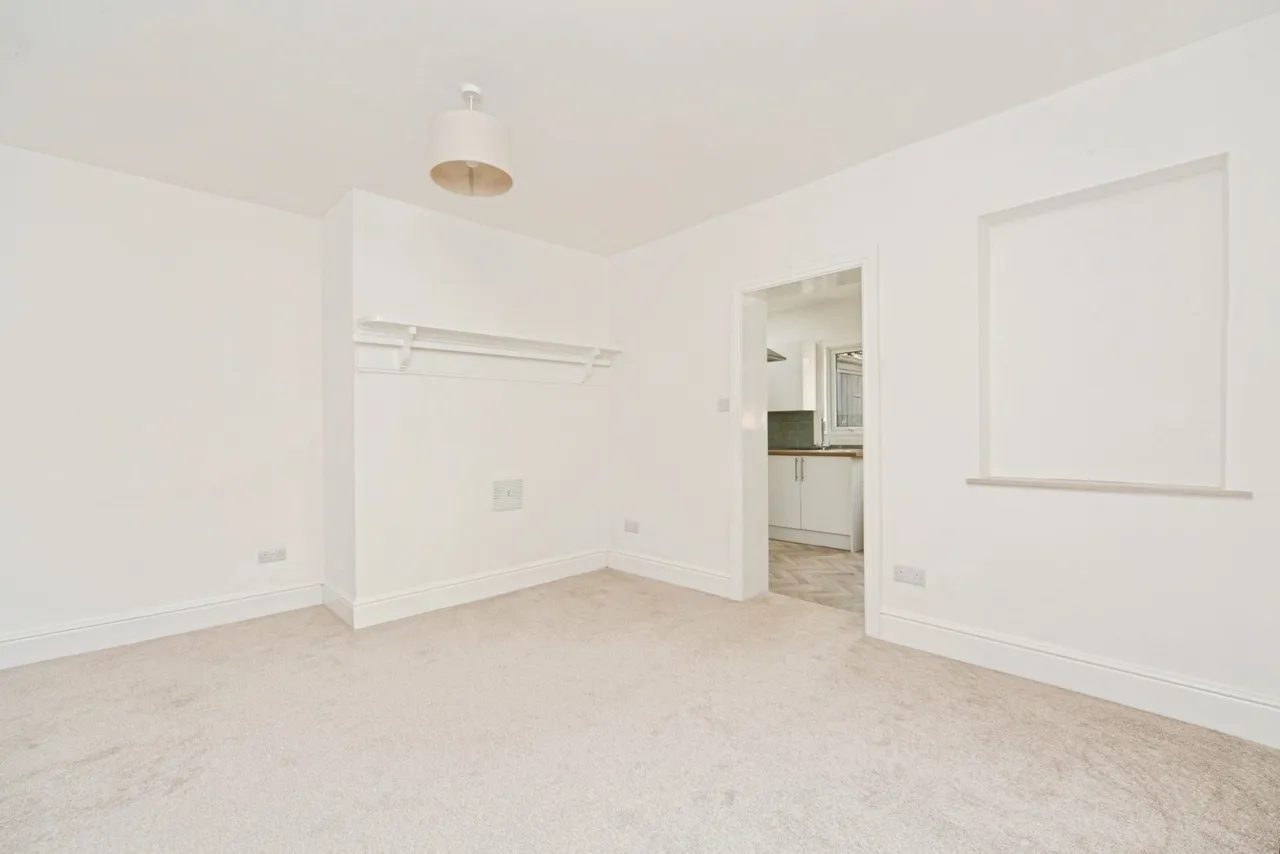 Llewelyn Road, Colwyn Bay, LL29, photo 15