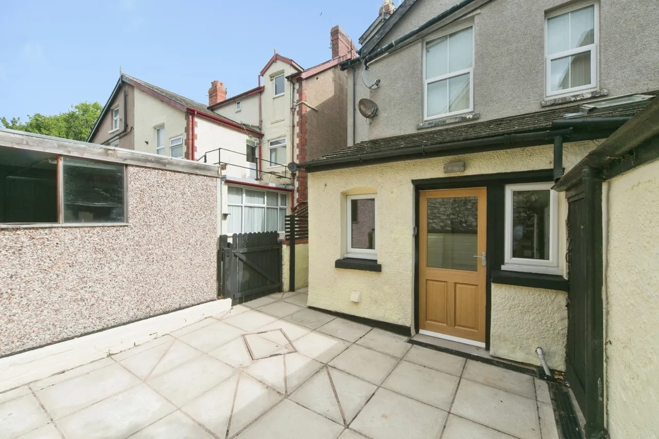 Llewelyn Road, Colwyn Bay, LL29, photo 17