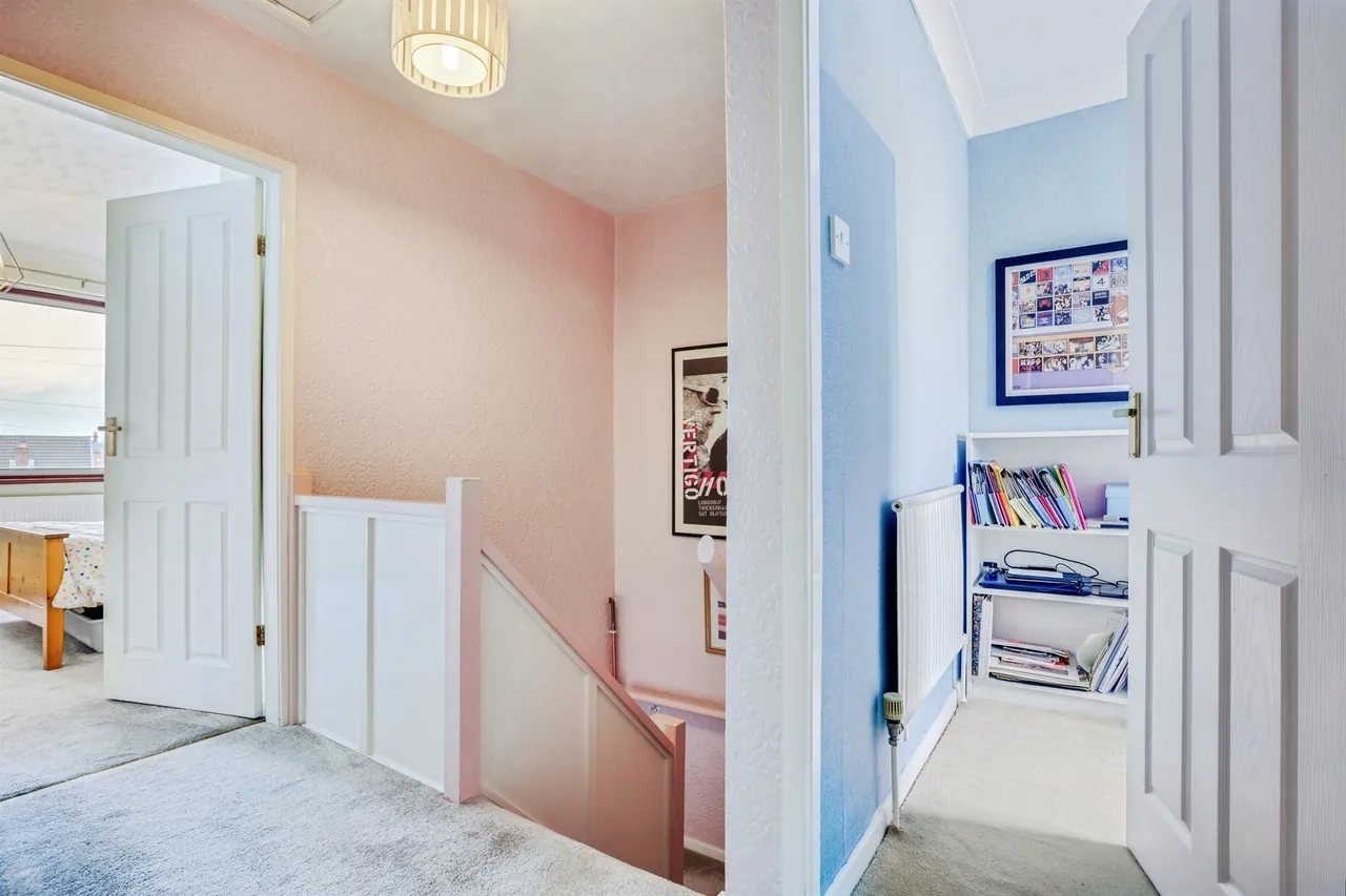 Ashley Close, Wrenthorpe, WAKEFIELD, photo 10