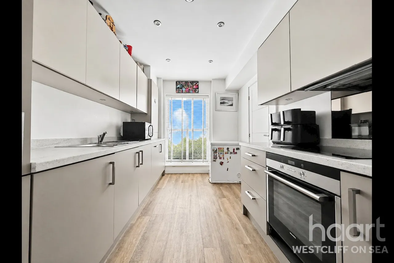 Brookside Crescent, Westcliff-On-Sea, SS0, photo 2