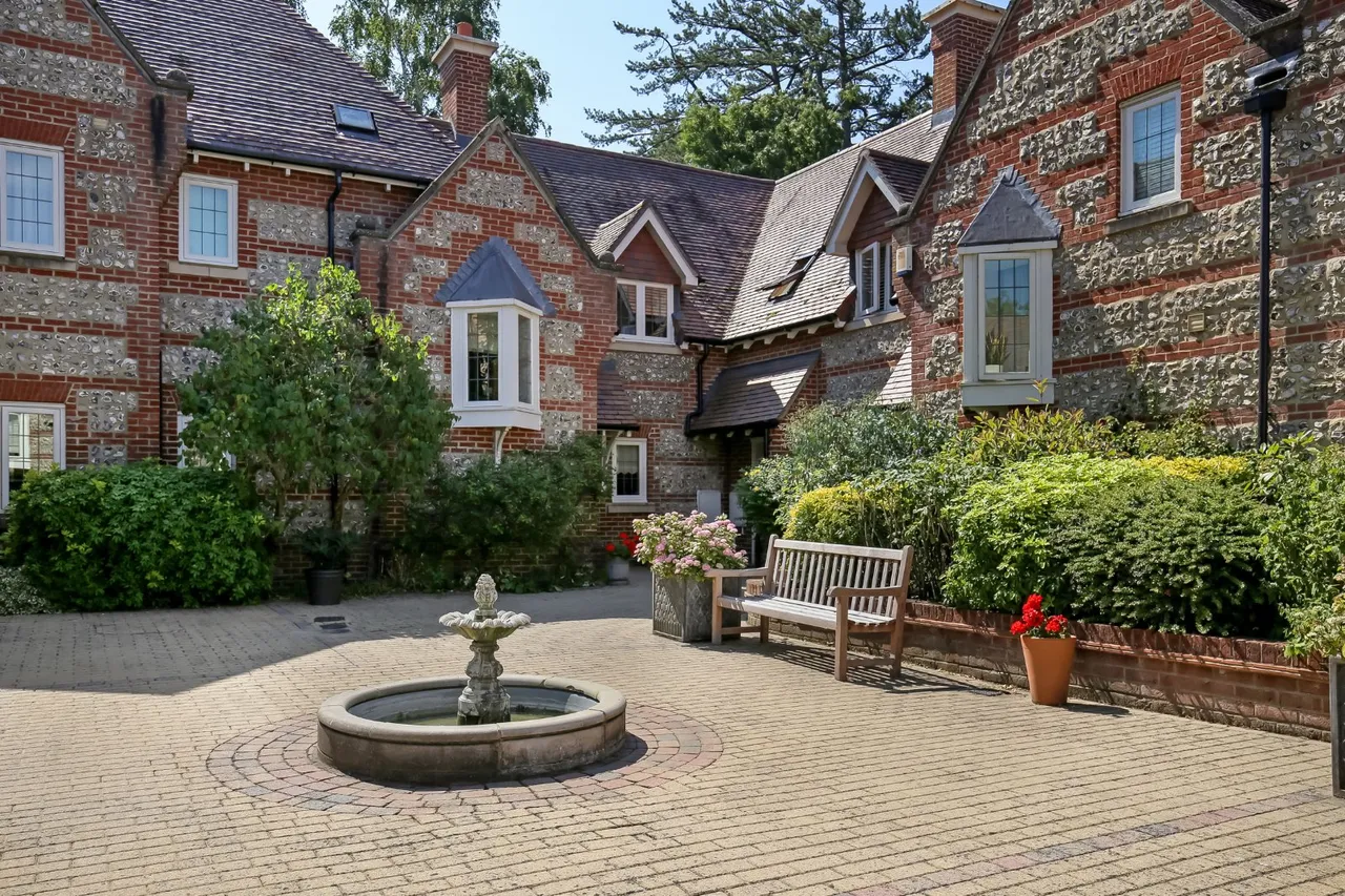 Florence Court, Wilton, Salisbury, Wiltshire, SP2 0FD, photo 2