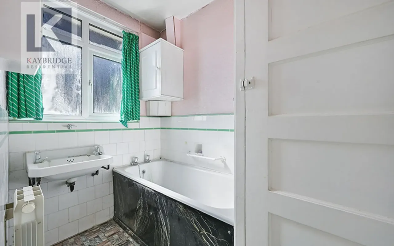 Newbury Gardens, Epsom, KT19, photo 10