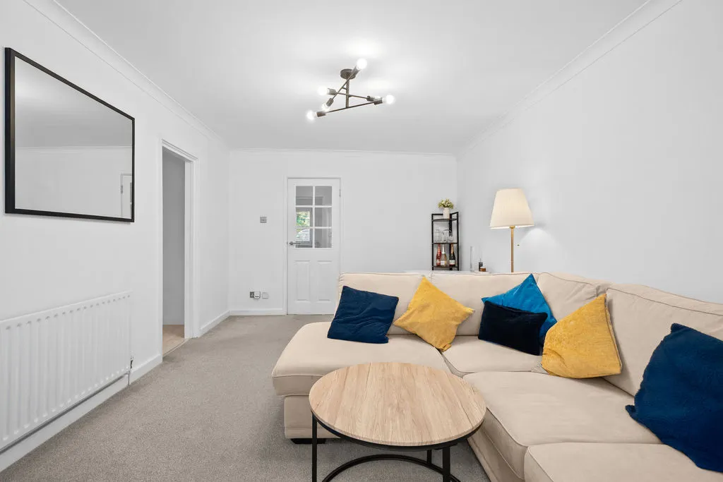 Collingwood Place, Walton-On-Thames KT12 1LU, photo 5