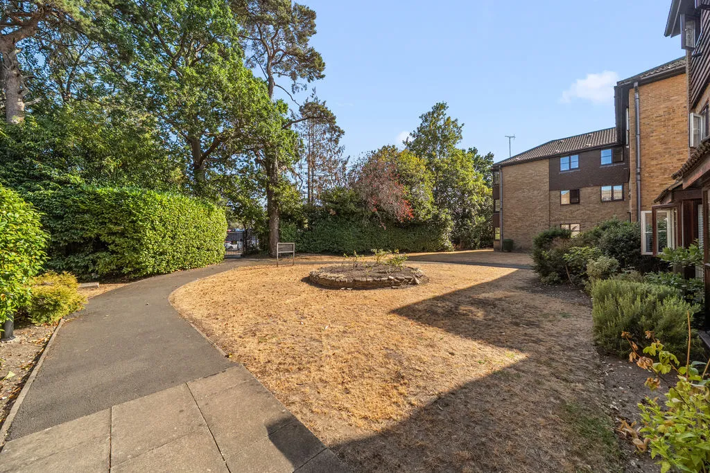 Collingwood Place, Walton-On-Thames KT12 1LU, photo 10