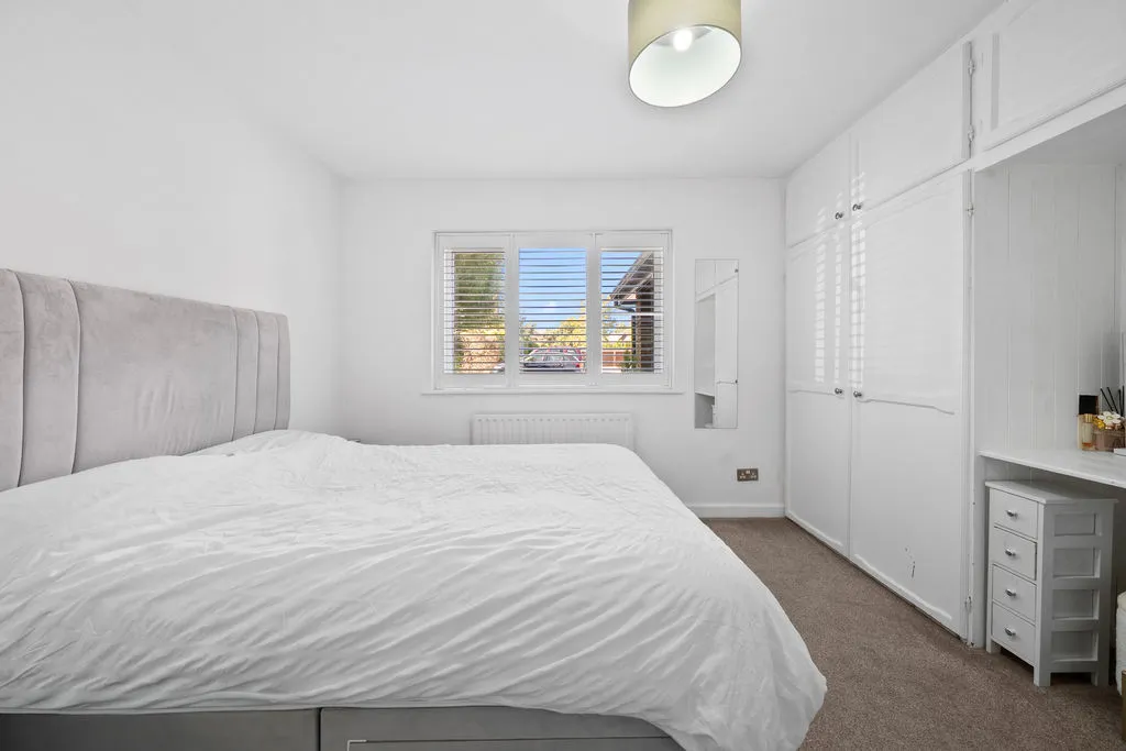 Collingwood Place, Walton-On-Thames KT12 1LU, photo 6