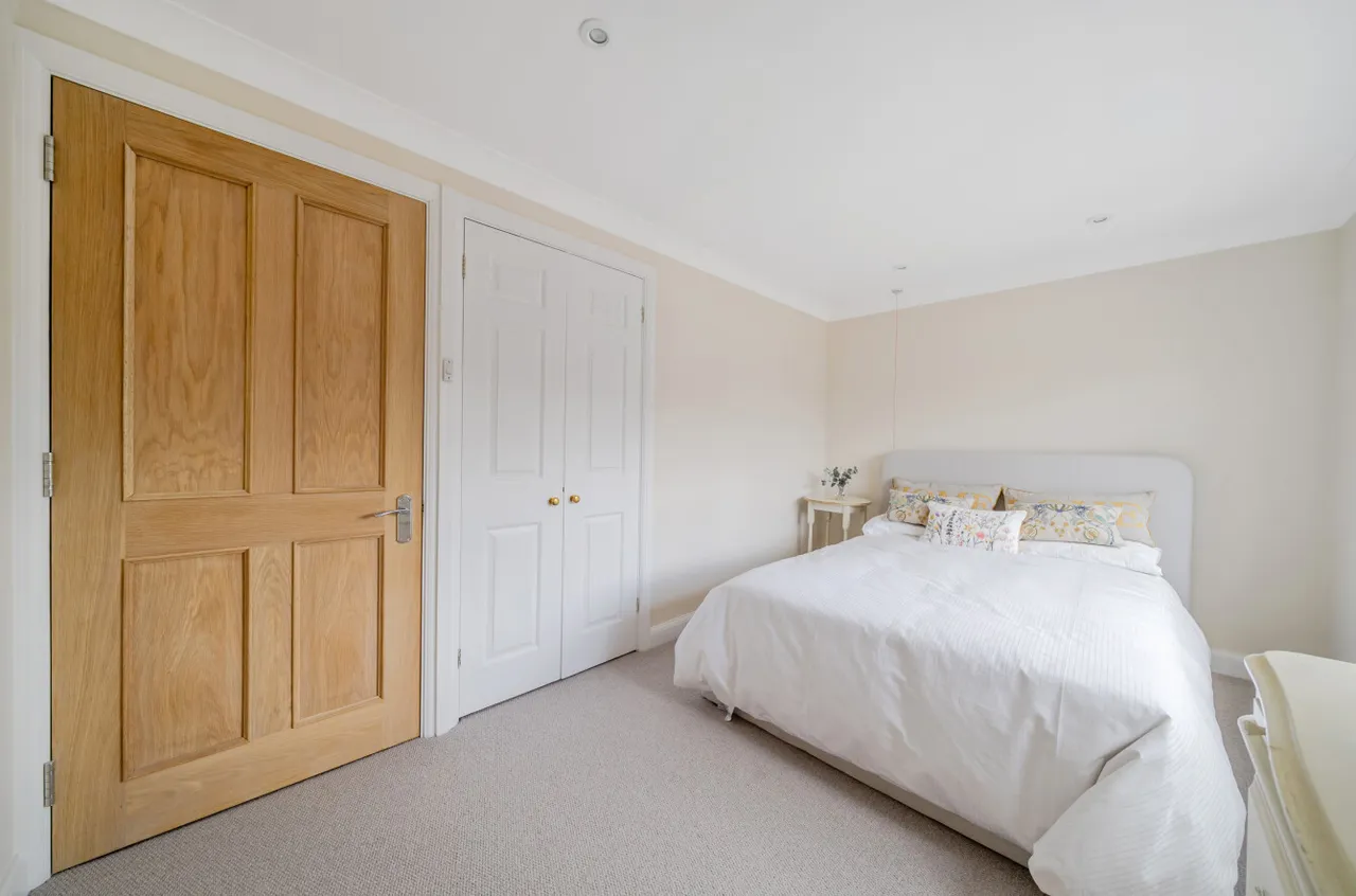 Fromow Gardens, Windlesham, GU20, photo 7