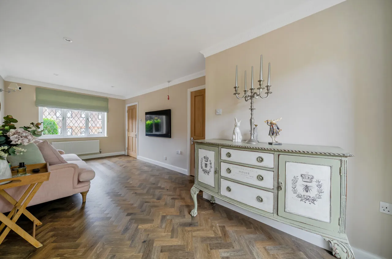 Fromow Gardens, Windlesham, GU20, photo 3