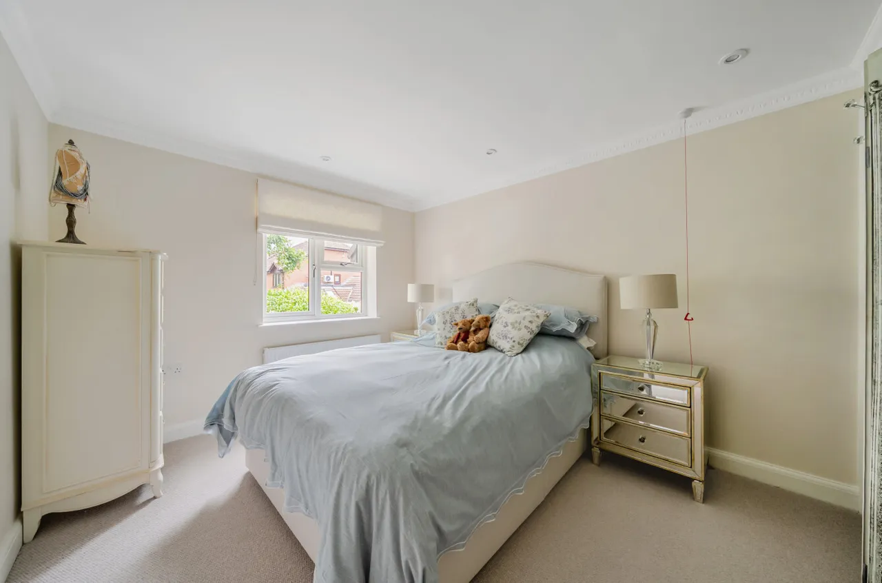 Fromow Gardens, Windlesham, GU20, photo 9
