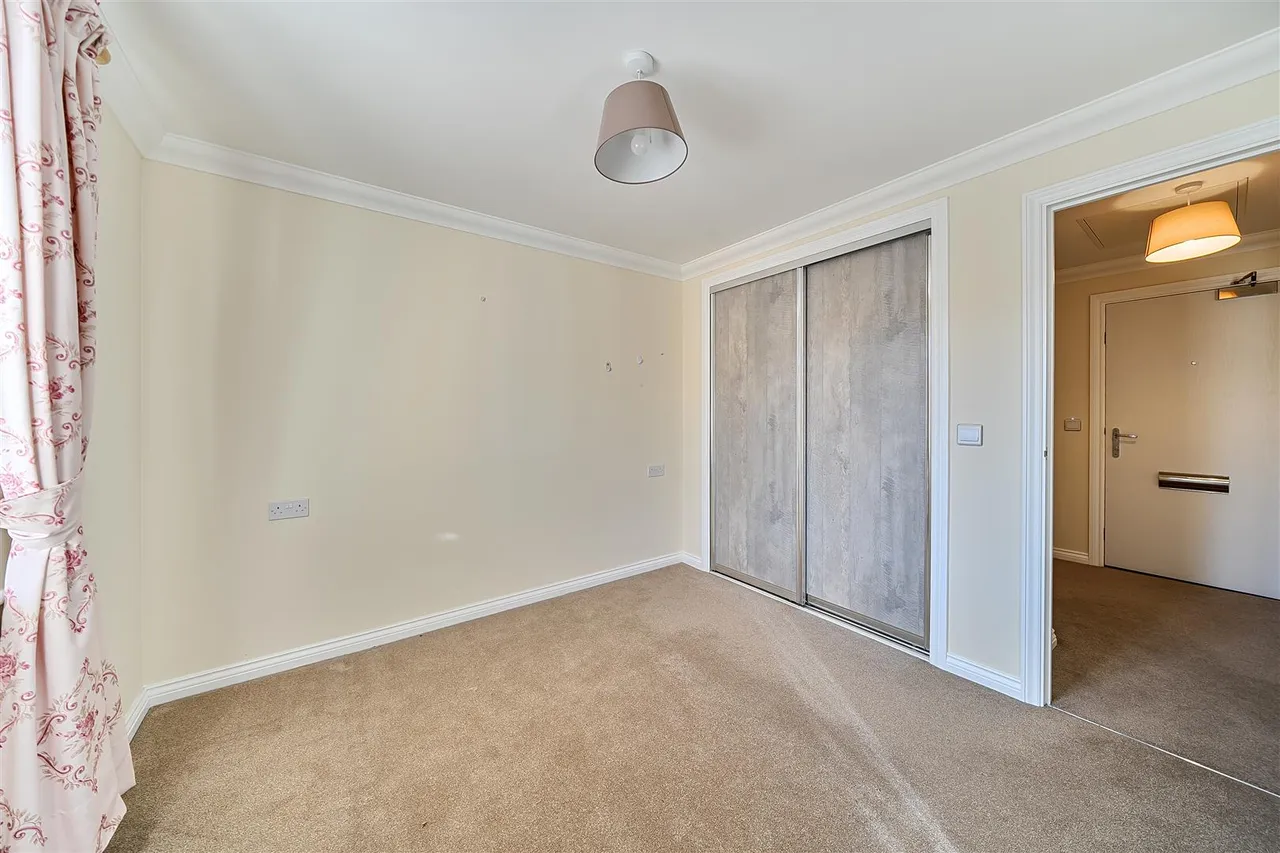 Victoria Road, Farnborough, GU14, photo 8