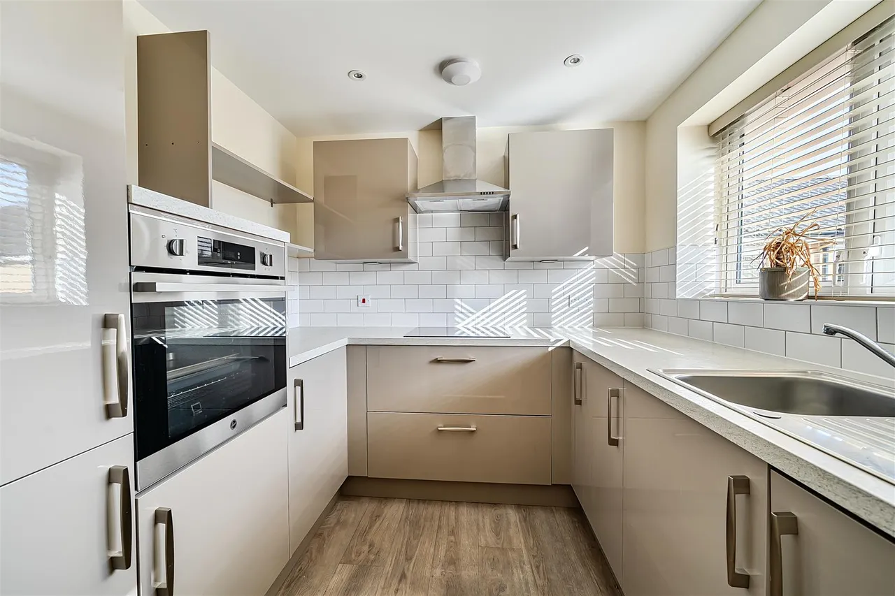 Victoria Road, Farnborough, GU14, photo 4