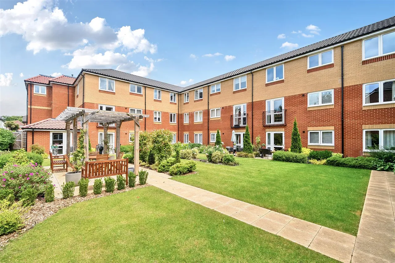 Victoria Road, Farnborough, GU14, photo 15