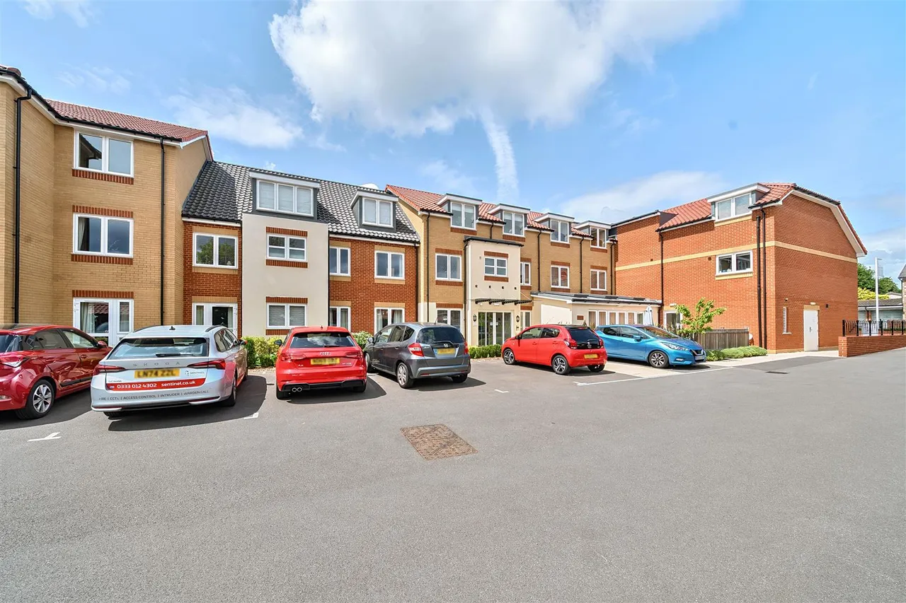 Victoria Road, Farnborough, GU14, photo 17