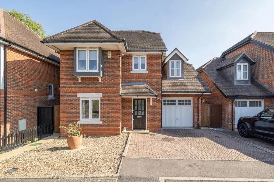 4 bed house for sale, Swallow Fields, Iver, SL0