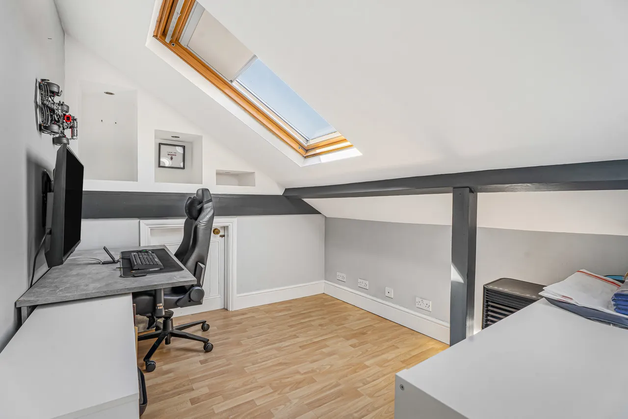 Vicarage Road, Sunbury-on-Thames, TW16, photo 15
