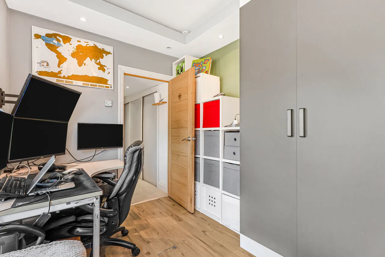 Vicarage Road, Sunbury-on-Thames, TW16, photo 17