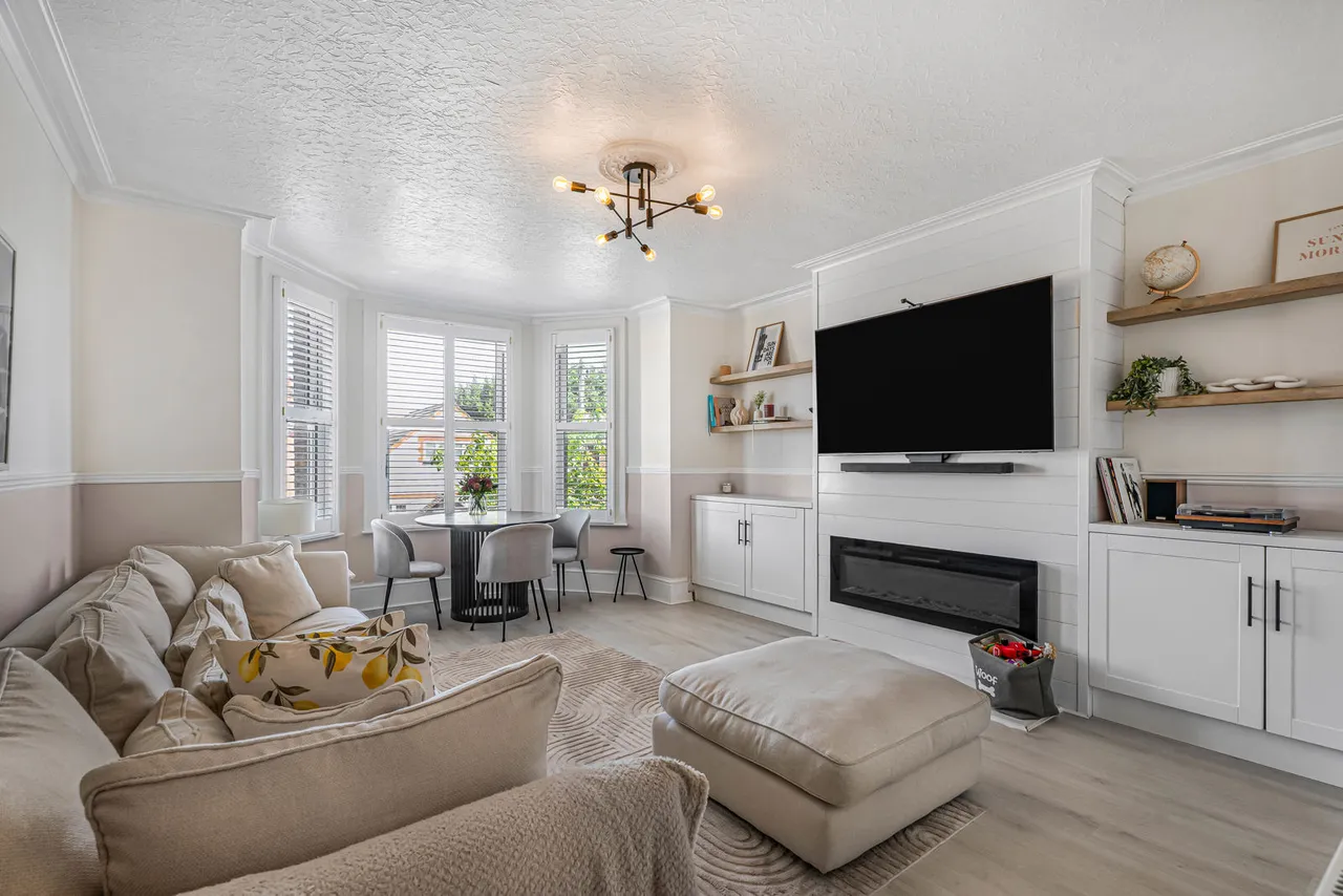 Vicarage Road, Sunbury-on-Thames, TW16, photo 2