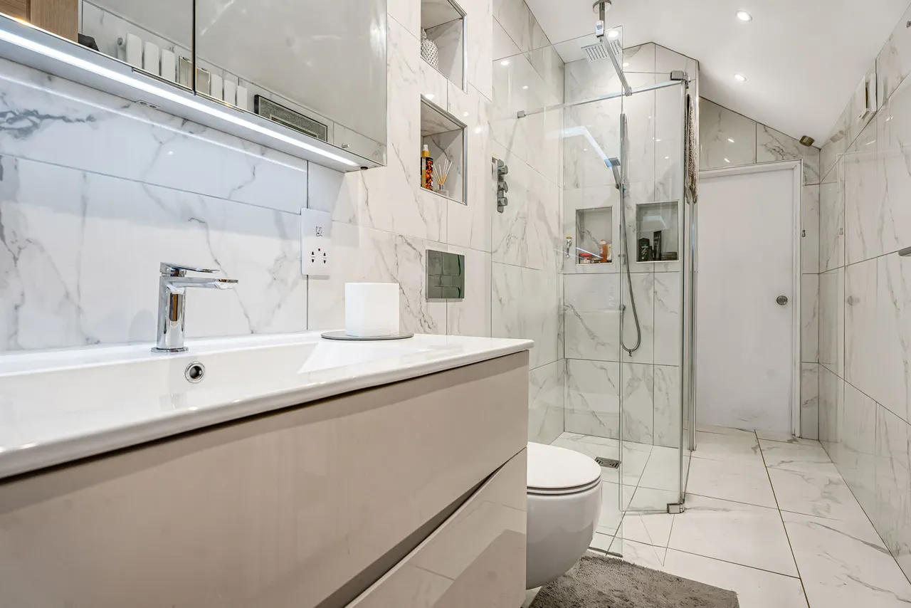 Vicarage Road, Sunbury-on-Thames, TW16, photo 6
