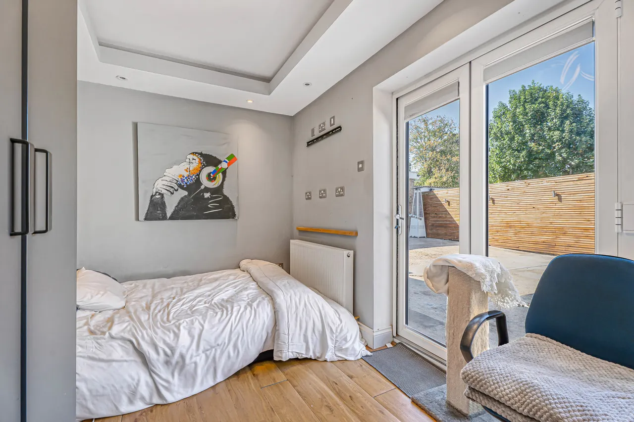 Vicarage Road, Sunbury-on-Thames, TW16, photo 16