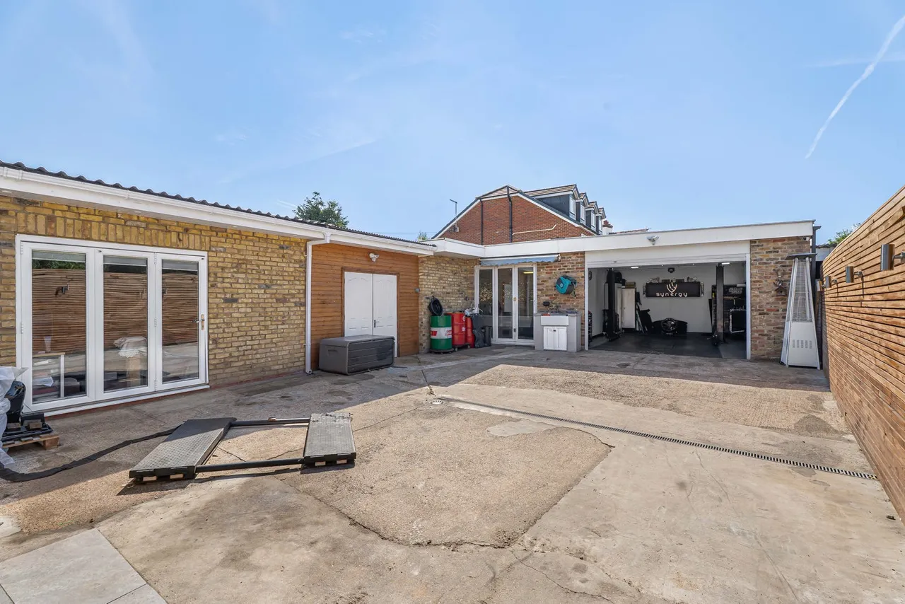 Vicarage Road, Sunbury-on-Thames, TW16, photo 23