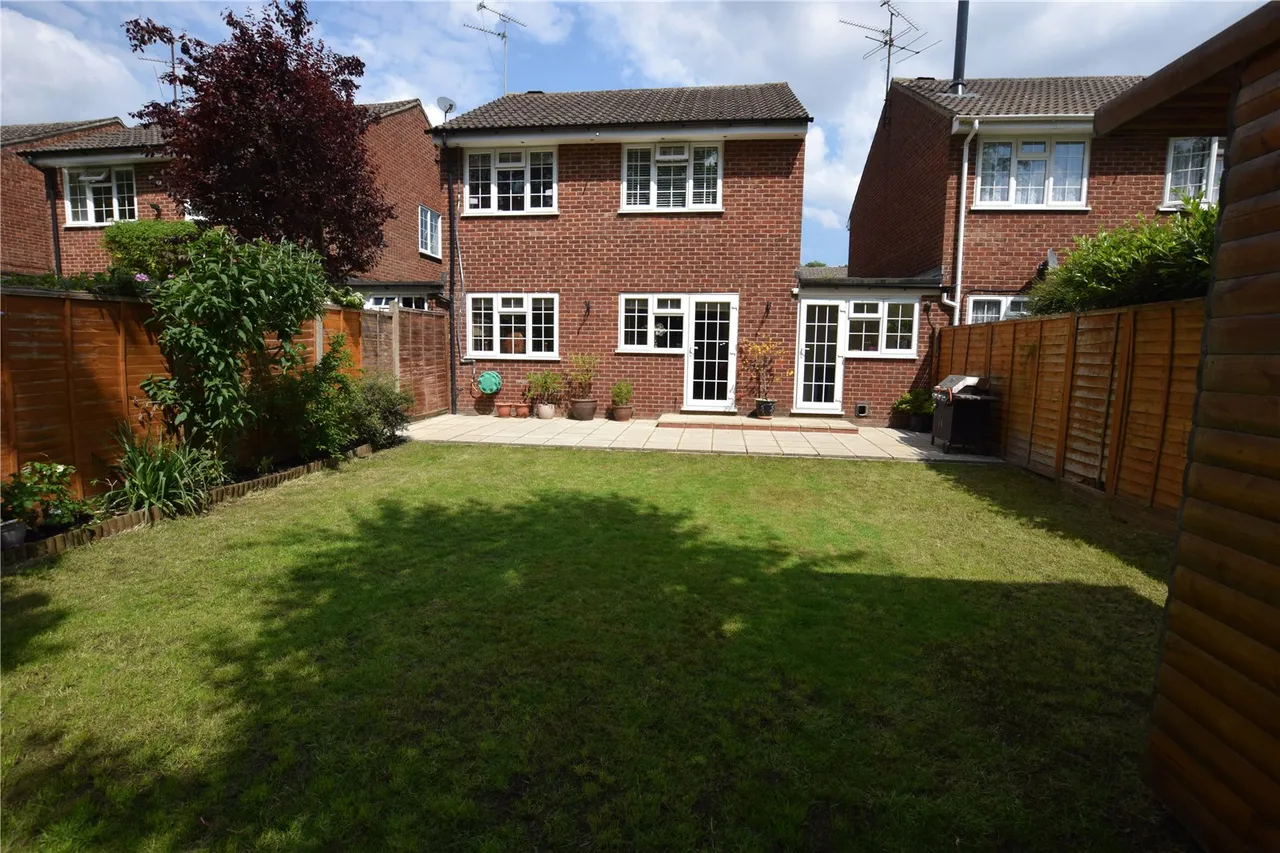 Sidlaws Road, Farnborough, Hampshire, GU14 9JN, photo 3