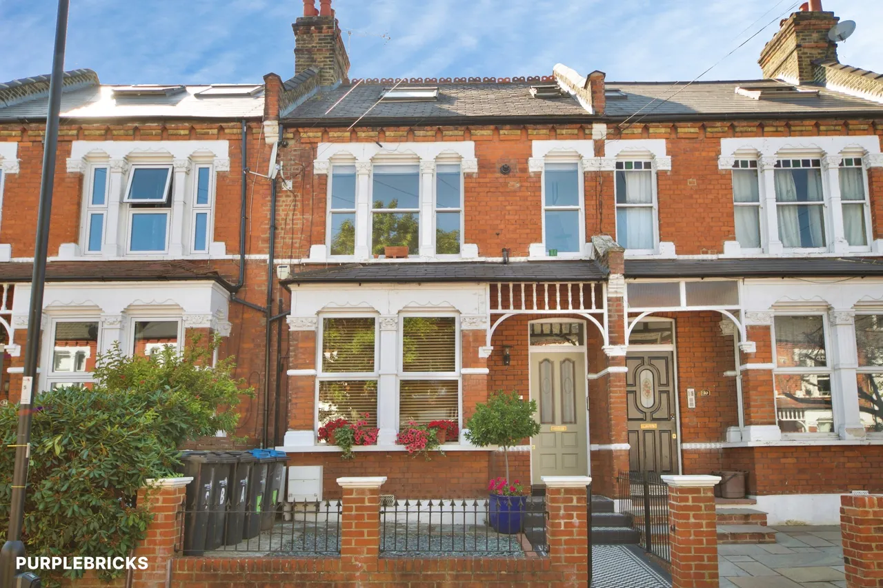 2 bed flat for sale, Hardwicke Road, London, N13