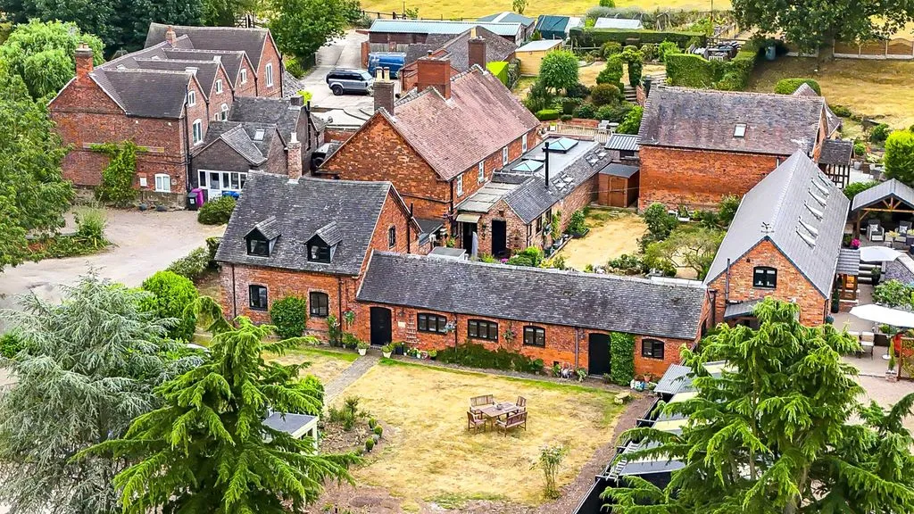 4 bed house for sale, Old London Road, Swinfen, WS14