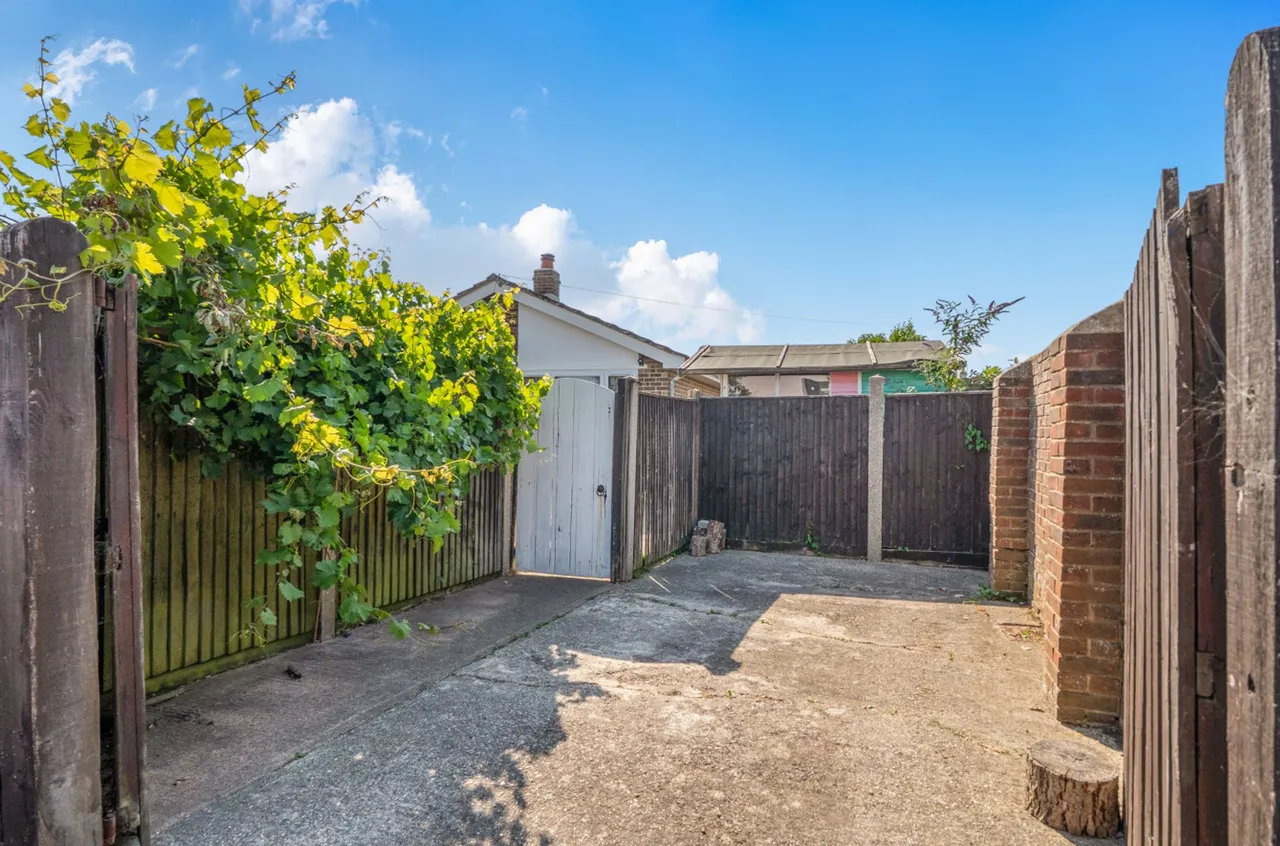 Croft Road, Selsey, PO20, photo 21