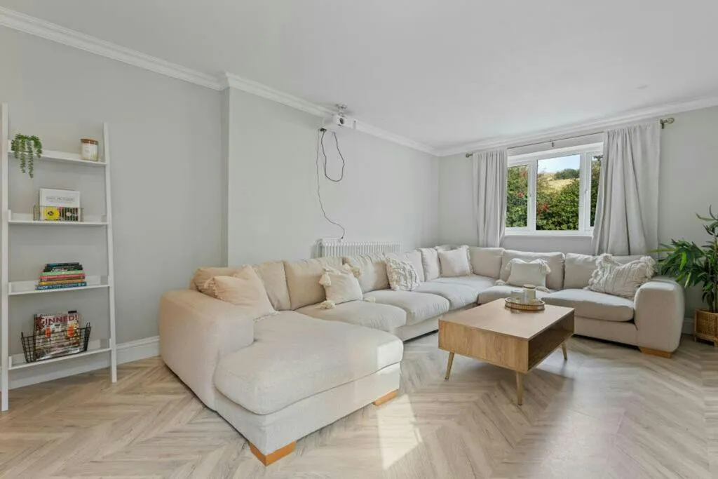St. Marys Road, West Hythe, CT21, photo 22