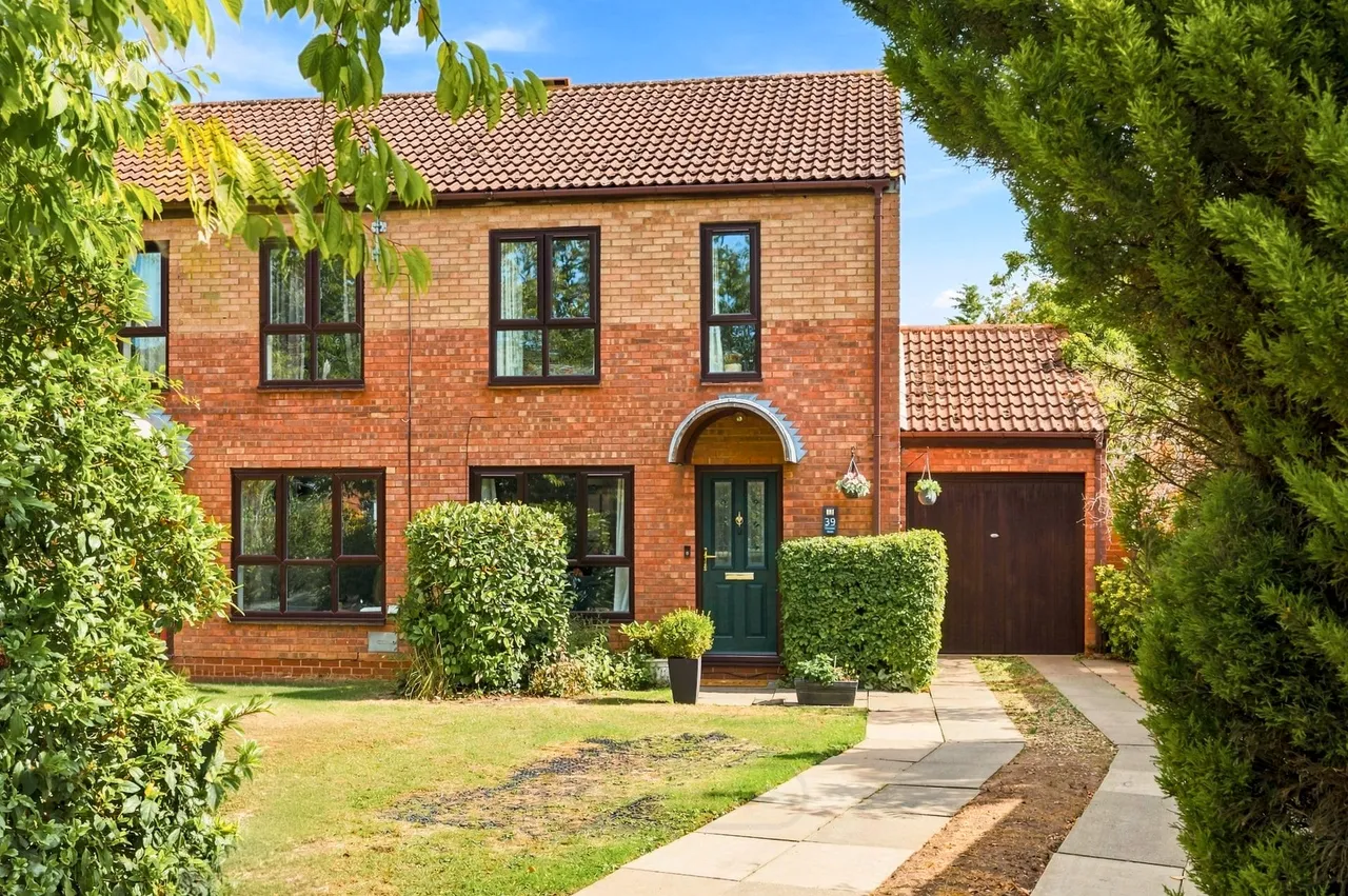 3 bed house for sale — Christian Court, Willen, Milton Keynes, Milton Keynes, MK15 9HY