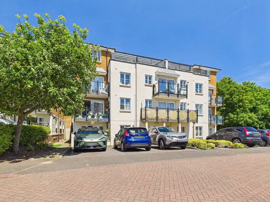 2 bed flat for sale — Lower Corniche, Kent, CT21